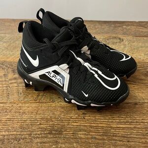 Nike Alpha Menace 3 Shark Little/Big Kids' Football Cleats (Black/White) Size 11